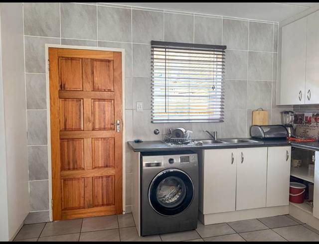 3 BEDROOM TOWNHOUSE FOR SALE IN WILGEHEUWEL